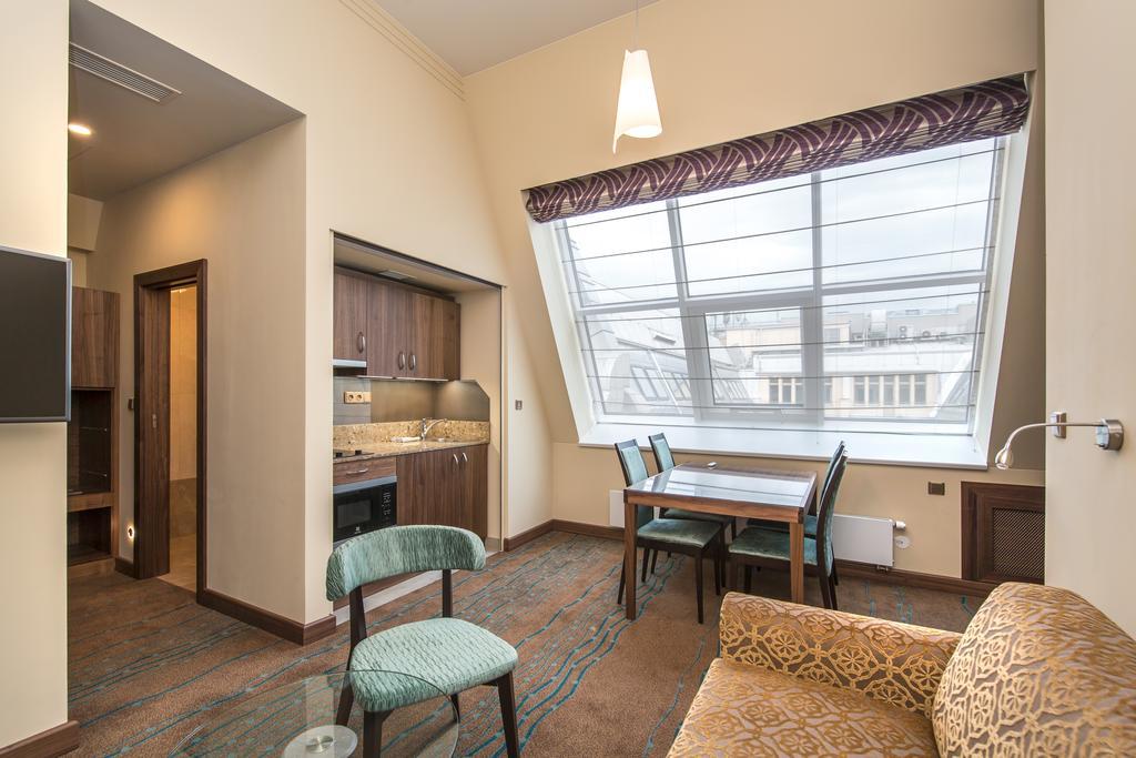 Merchants Crown Suites And Spa Praha Exteriér fotografie A typical apartment