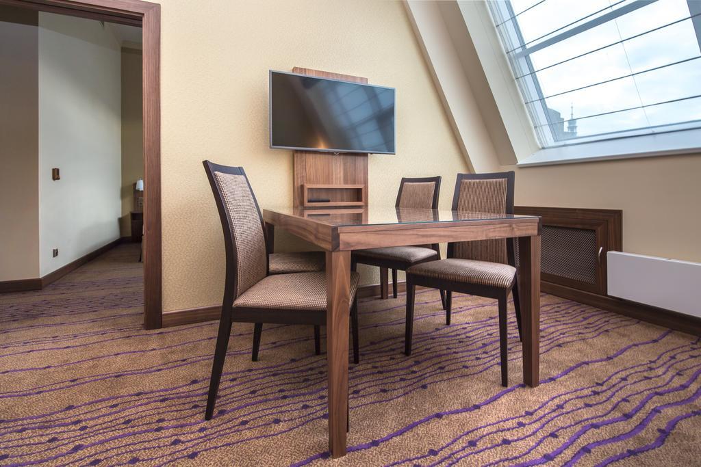 Merchants Crown Suites And Spa Praha Exteriér fotografie A suite at the hotel