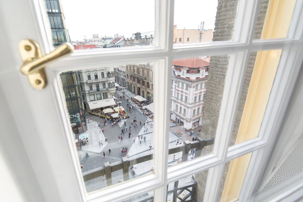 Merchants Crown Suites And Spa Praha Exteriér fotografie View from the window of a room at the hotel
