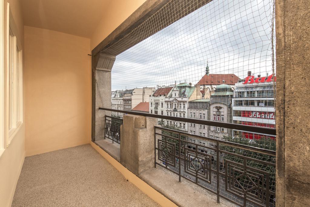 Merchants Crown Suites And Spa Praha Exteriér fotografie A balcony in Vienna