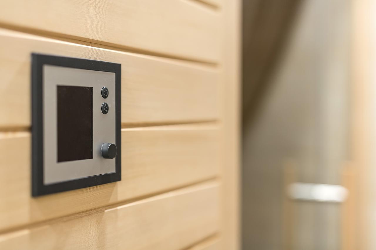 Merchants Crown Suites And Spa Praha Exteriér fotografie A modern door bell