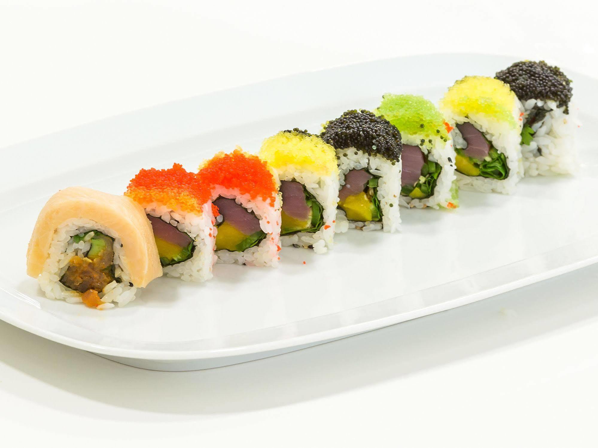 Merchants Crown Suites And Spa Praha Exteriér fotografie A sushi roll