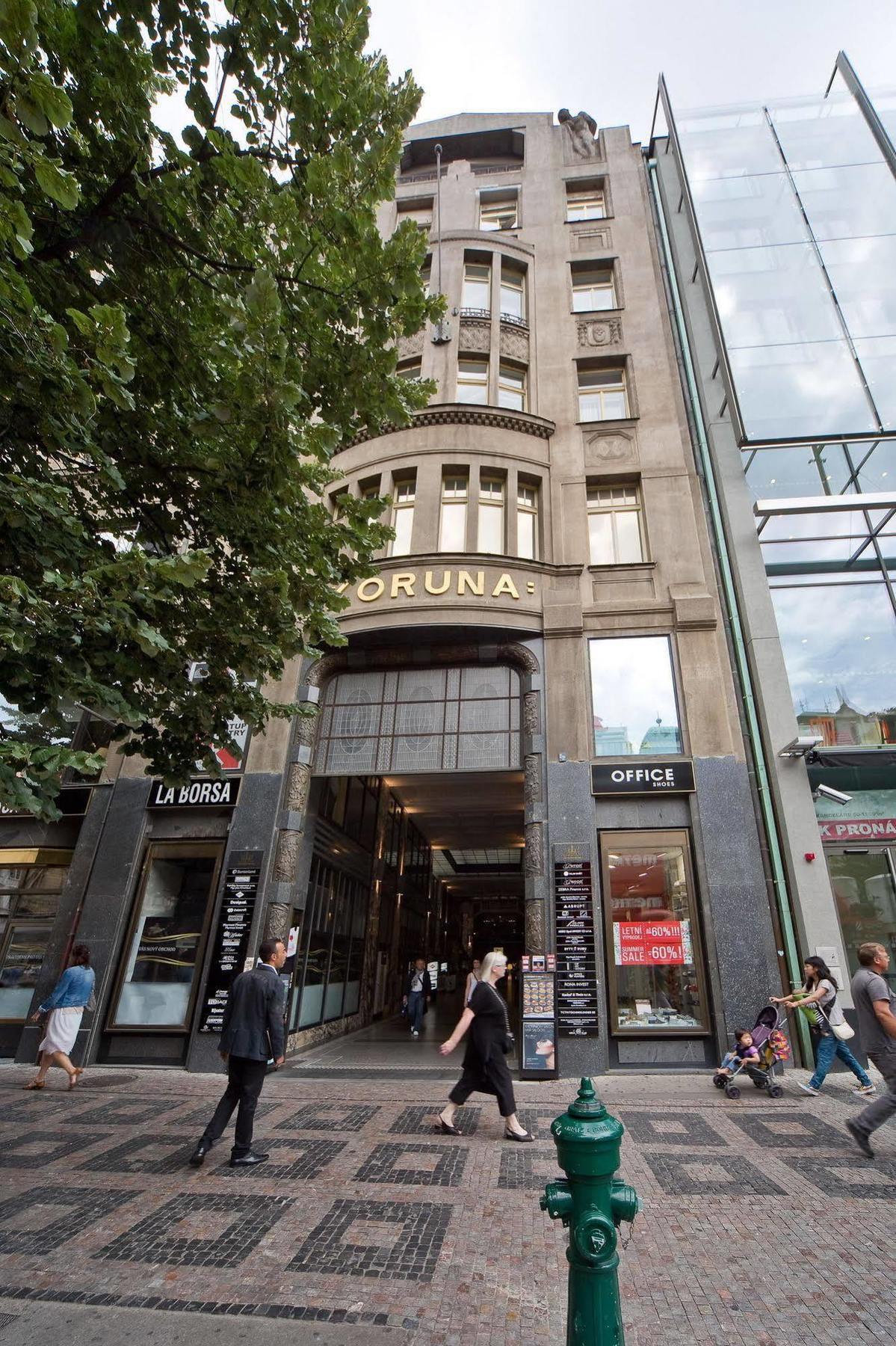 Merchants Crown Suites And Spa Praha Exteriér fotografie The Brussels Stock Exchange