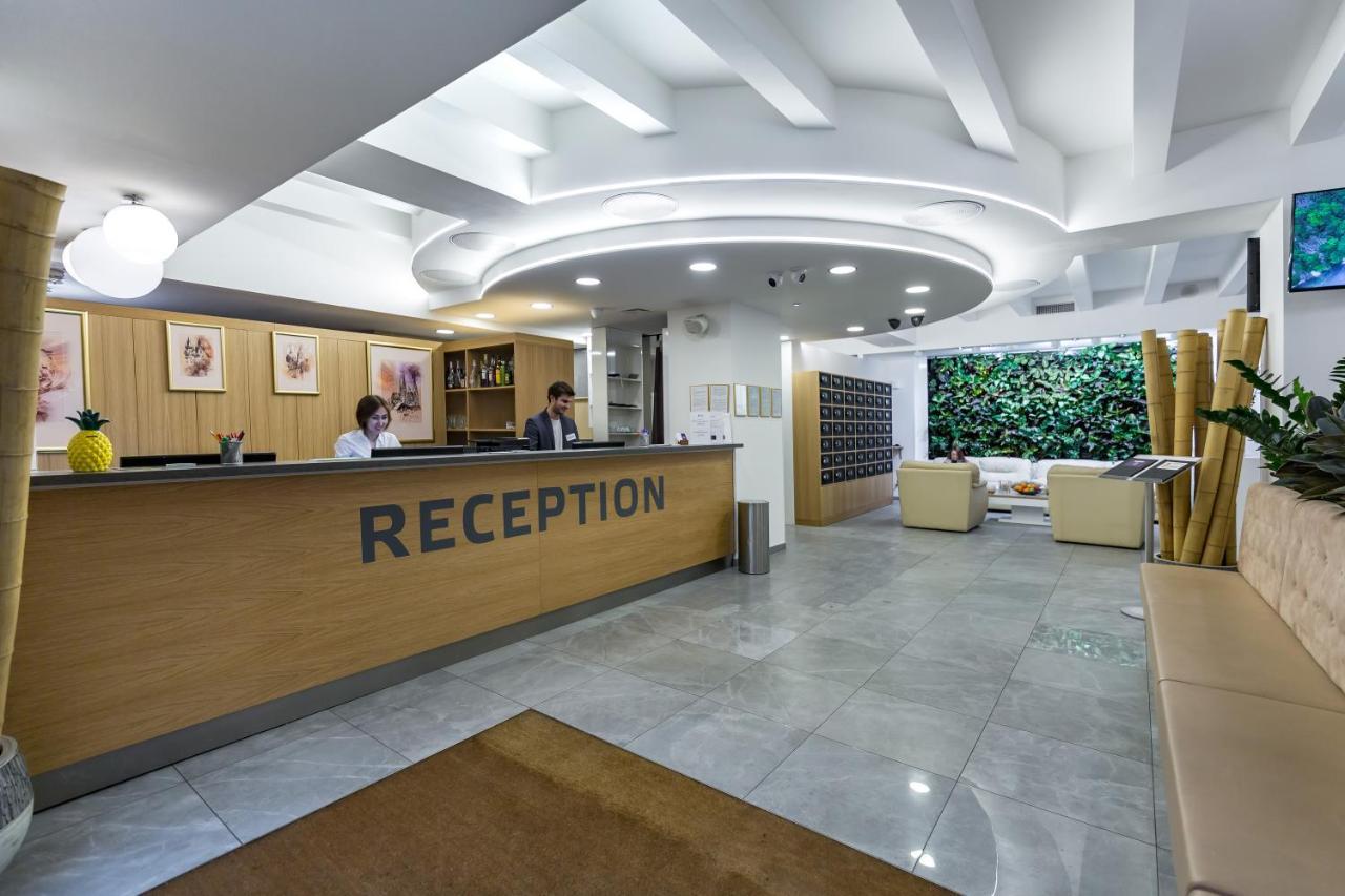 Merchants Crown Suites And Spa Praha Exteriér fotografie Reception