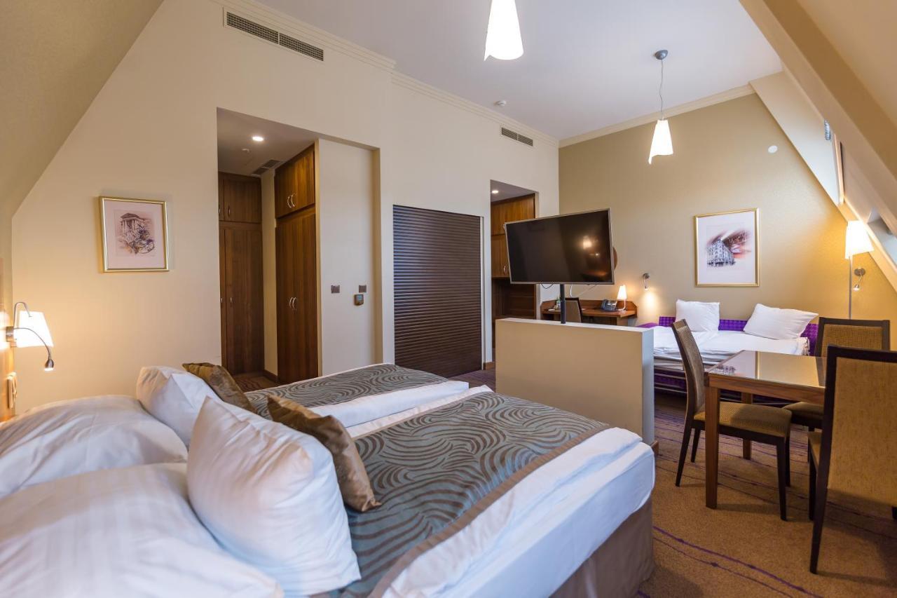 Merchants Crown Suites And Spa Praha Exteriér fotografie Suite